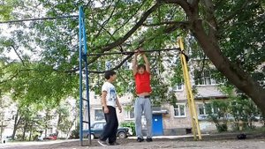Как сделать крабика на турнике