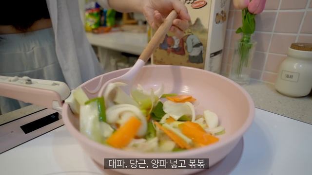 ENG)?이정도면 먹방브이로그 해도되나요. 타코야끼와 불닭 꿀조합 먹고 이케아 다녀온 일상. 깨끗히 집청소, 여름맞이 수박 손질, 3종 반찬만들기, 순대볶음, 쇠고기무국