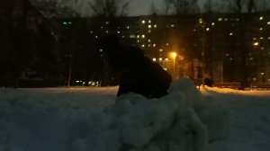 Строим снежную крепость