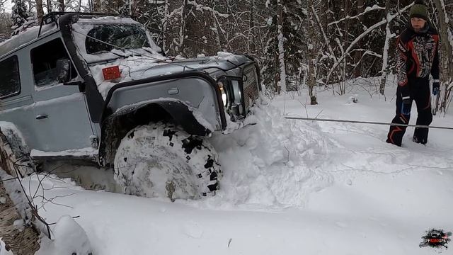 Разбили Defender! «Стоковая» Нива продолжает удивлять, она может всё) смотреть онлайн