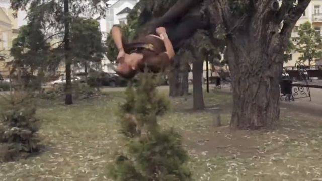 Across city ,Сквозь город... смотреть онлайн