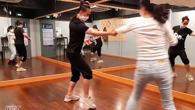 No Guidance | Just Training - Bachata Sensual Movement #1 | BRIT-POP & DAINA | Dj Khalid Ver.Bachat смотреть онлайн