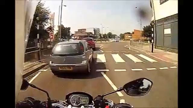 Young Lady - Corsa Driver -- Suzuki GSR 750 смотреть онлайн