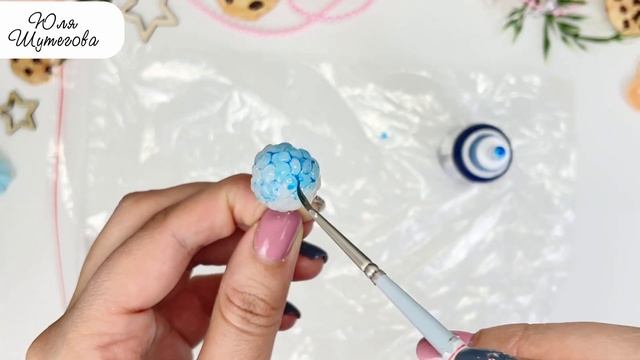 Из фольги и термоклея делаю сказочные ягодки, а если добавить цвет, то они становятся еще краше?