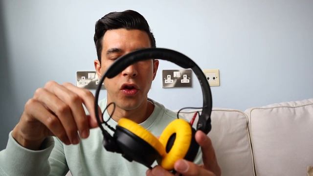 The BEST DJ Headphones In The World: Sennheiser HD25 Unboxing смотреть онлайн