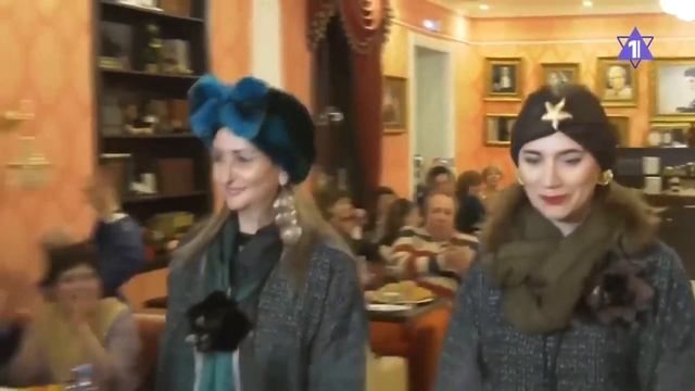 Коллекцию еврейских платков представили в России смотреть онлайн