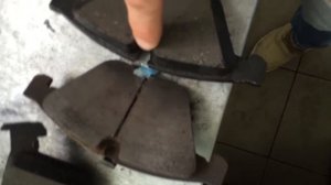 Серия 1  BMW E60 Дешевое решение проблемы  При торможении бьет руль