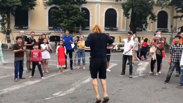 Вьетнамская скакалка! Или чем заняться вечером в Ханоеь