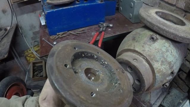 Наждак 3Б633 точильно-шлифовальный станок. Комплектую по крупицам из металлолома