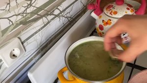 СВАРИЛА РЫБНЫЙ СУП С СОЛЁНЫМИ ОГУРЦАМИ / ДЕНЬ ИЗ ЖИЗНИ НА ХУТОРЕ В ЛЕСУ