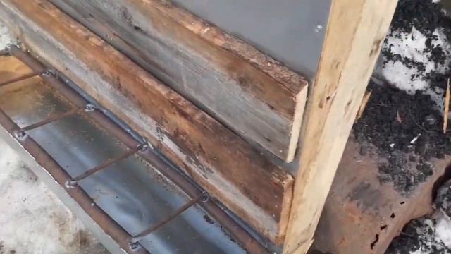 //Бункерная кормушка для поросят дешёвый вариант  обзор 25 серия