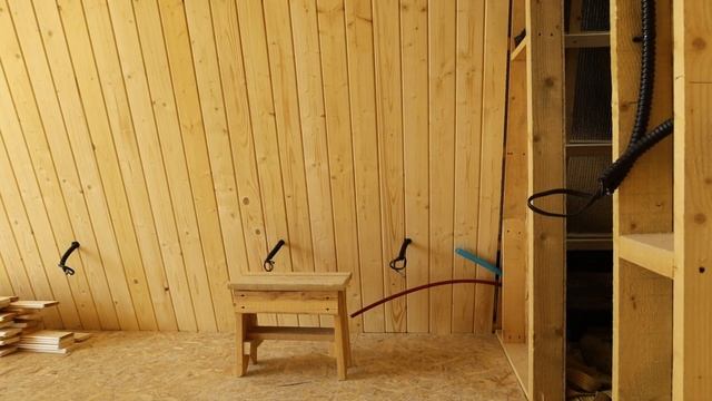 Як збудувати A-frame будинок своїми руками. Частина 19. Оздоблення стін дерев’яною вагонкою.