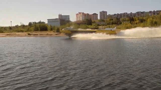Валдай 45Р на полном ходу (вид со стороны)