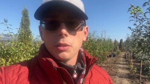 Агроном Егорьевского питомника Никитенко Александра рассказывает об осеннем поливе