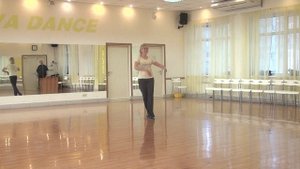 ФРАГМЕНТ УРОКА. МЕДЛЕННЫЙ ВАЛЬС (линейный) 08.04.2022 г.mp4