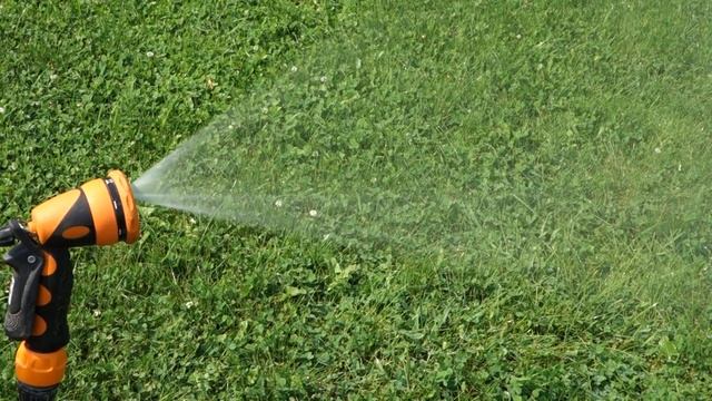 Пистолет-разбрызгиватель, металлический с покрытием из термопластической резины смотреть онлайн