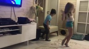 Милана Гогунская танцует и импровизирует