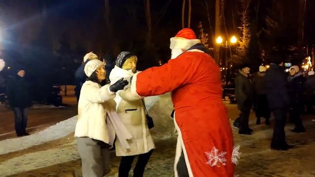 ТВОЮ ГОЛОВУ ВСКРУЖИЛА!??/ТАНЦЫ В ПАРКЕ ГОРЬКОГО ХАРЬКОВ ДЕКАБРЬ 2021