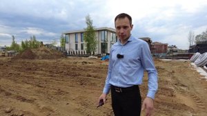 Устанавливаем камеру наблюдения на площадку и рассказываем какие работы ведутся в самом начале