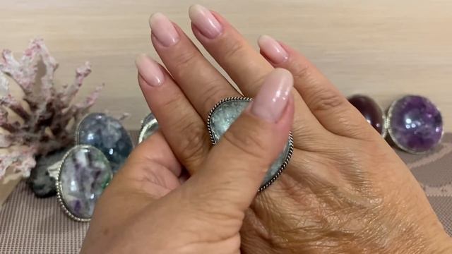 Флюорит , Малахит и др.. в мельхиоре? смотреть онлайн