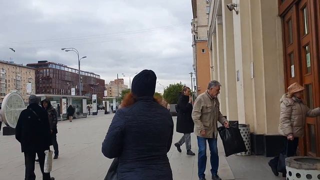 В такую погоду не хочется никуда, но надо смотреть онлайн