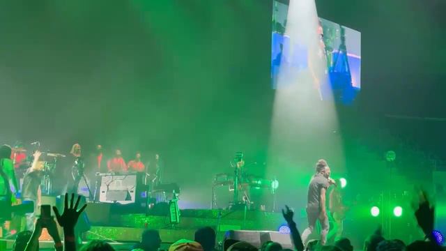 Gorillaz - Clint Eastwood - Live смотреть онлайн