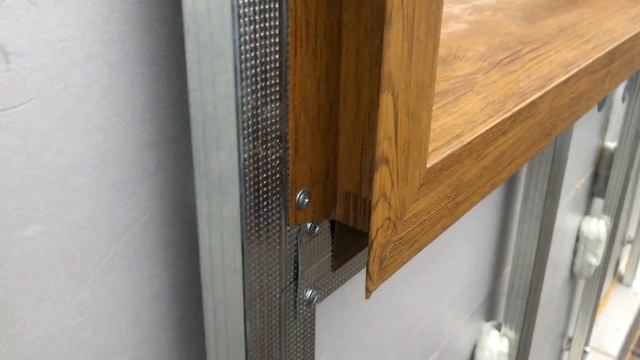 Как монтировать металлосайдинг. Как вырезать откосную планку для металлосайдинга. Как соединить. смотреть онлайн