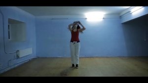 Девочка классно танцует под рэп!!!