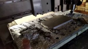 ЧПУ Фрезерный станок на Linux CNC делает заготовки из алюминия для большого HAAS.