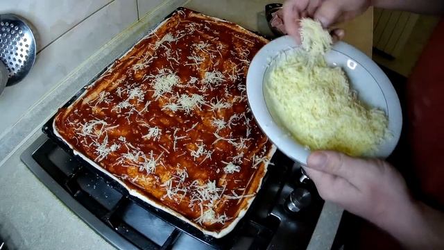 Как вкусно приготовить гавайскую пиццу. Вкусная гавайская пицца с ананасами.