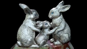 Настольная скульптура «Семейство кроликов»
