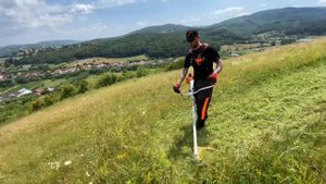 Mowing big grass with the new Stihl Fs 511-C with Stihl Cf3-pro trimmer line.(Motocoasa Stihl.)