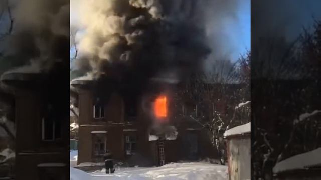 Сгорел мой старый дом, в котором я вырос((( смотреть онлайн