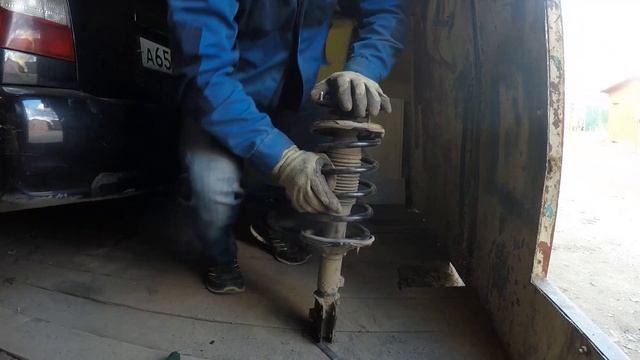 хендай акцент разбор передней стойки на коленках смотреть онлайн