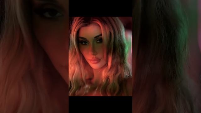 Сексуальная модель с большой грудью смотреть онлайн