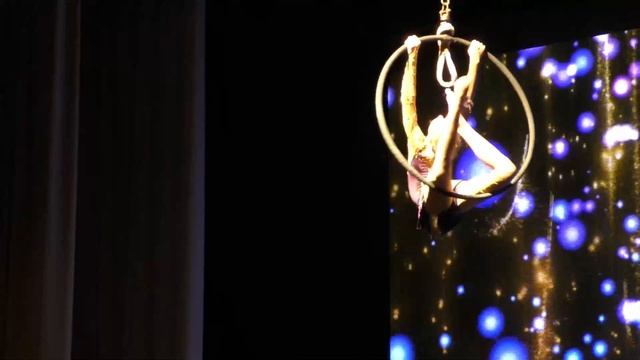 Gymnastic composition on an air hoop - "Wild Bird". смотреть онлайн