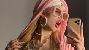 Инстасамка  разбила стекло в такси. ПОЛНОЕ ВИДЕО. Смотреть до конца