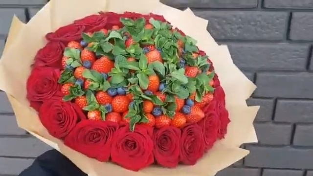 Клубничный букет