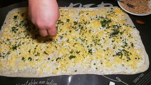 Рулет из лаваша с консервированной горбушей. смотреть онлайн