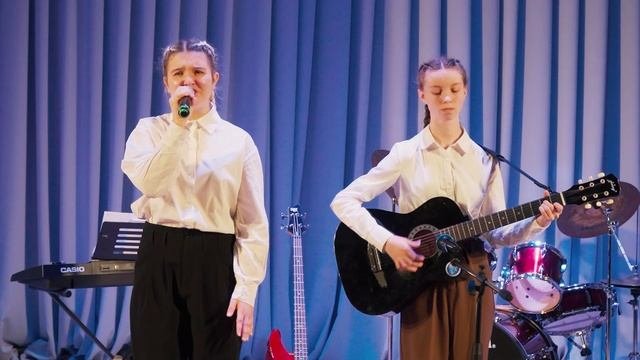 Россия! Слова Рысюковой Светланы, музыка Трофимовой Татьяны, исполняют Сафронова Дарья, Пируева Соня