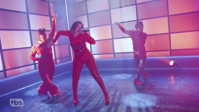 Ariana and the Rose Performs “Every Body" смотреть онлайн