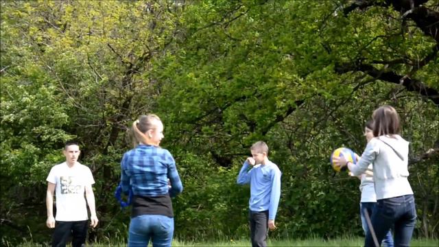 Молодежный поход в лес смотреть онлайн