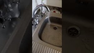 Противный треск при открытых кранах в воде очень много пузырей, когда прикрываешь кран он дергается