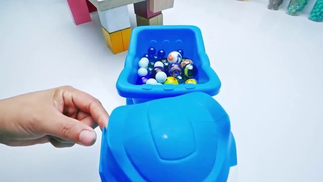 Шарики катаются по лабиринту_видео для детей_2023_102 смотреть онлайн