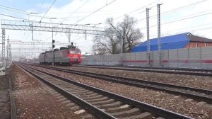 Электровоз ВЛ11М-300А/298Б/295Б (ТЧЭ-23) следует резервом.