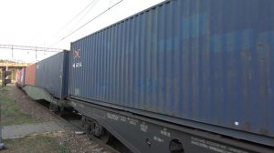 Электровоз ВЛ80С-1498 с грузовым поездом