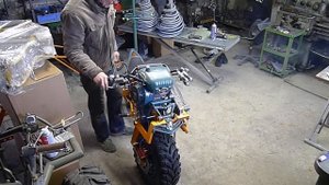 Переднеприводный мотоцикл-заправщик Ч 3.