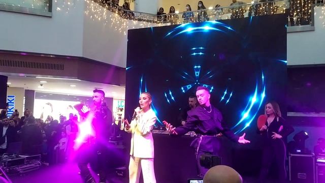 İrem Derici - Dur Yavaş (Olivium Outlet Center) (01.04.2022) смотреть онлайн