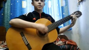 Игра на гитаре. На улице дождик.