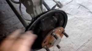 Замена на Мазда 323 (Mazda 323f ) тормозных барабанов ,колодок ,тормозных цилиндров. Ремонт тормозо